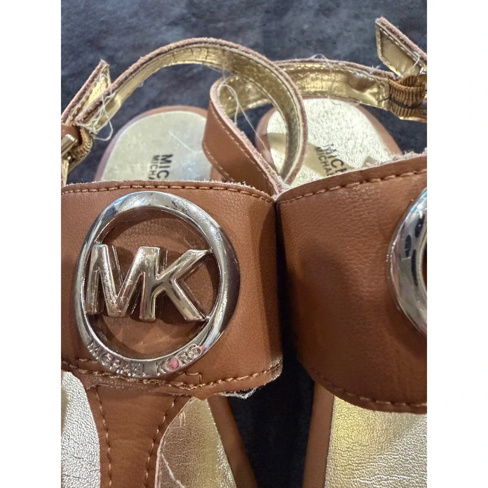Michael Kors Kids Sydney Charm Tan Gold Leather Thong Sandals MK100600C Size 3